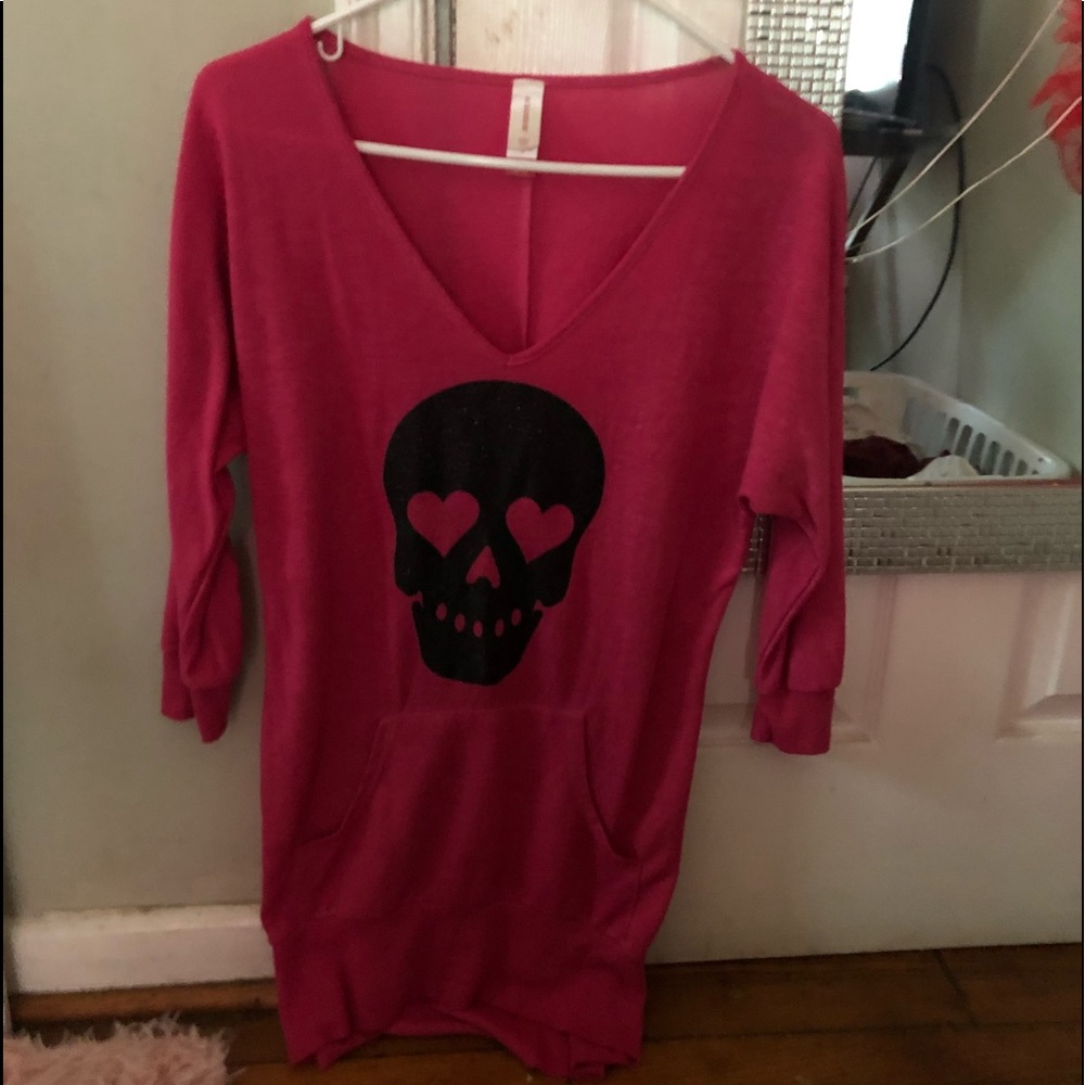 Long sleeve pink v-neck shirt
